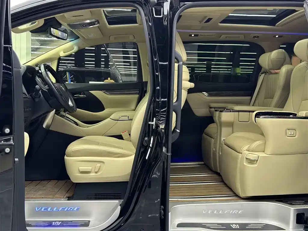 Toyota Vellfire — фото 7