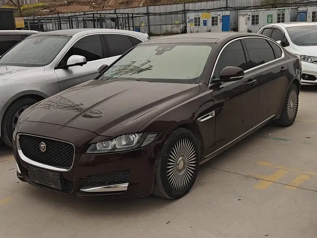 Jaguar XFL — фото 1