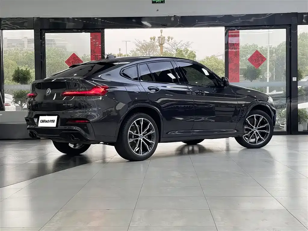 BMW X4 — фото 8