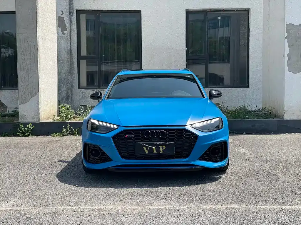 Audi RS 4 — фото 1