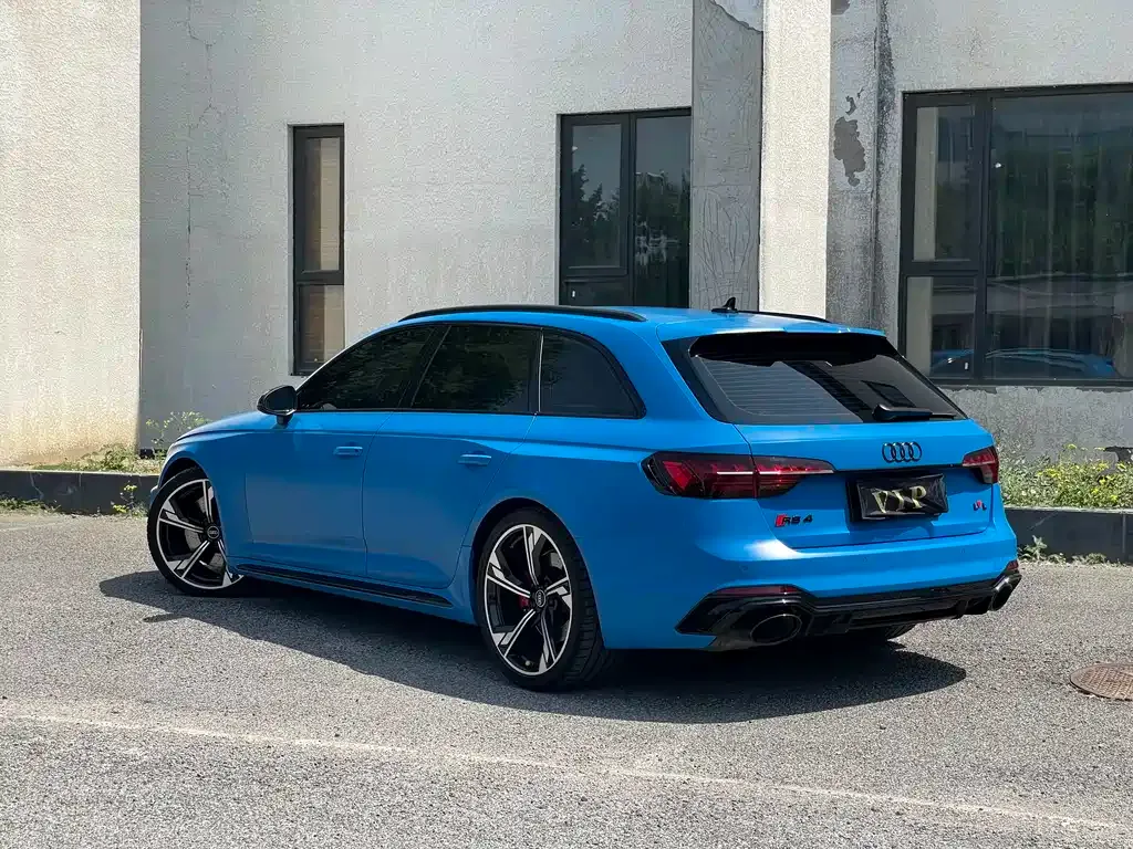 Audi RS 4 — фото 7