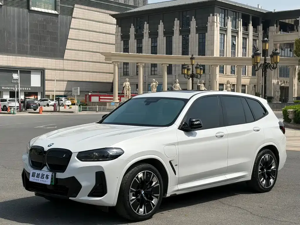 BMW iX3 — фото 1
