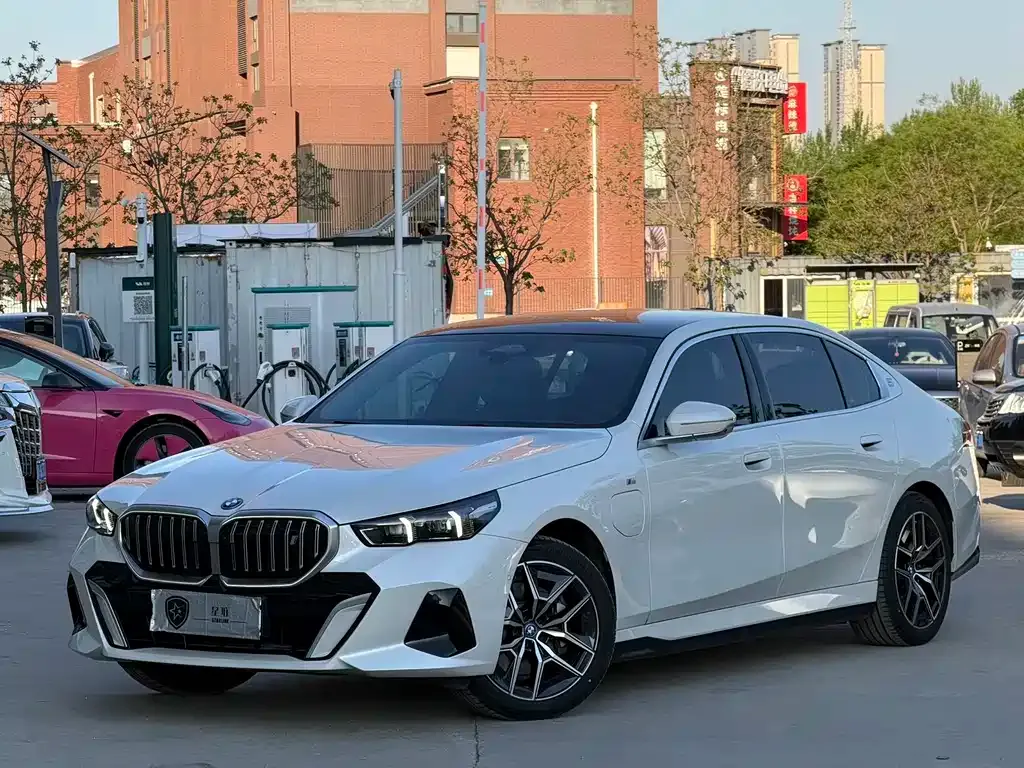 BMW i5 — фото 1