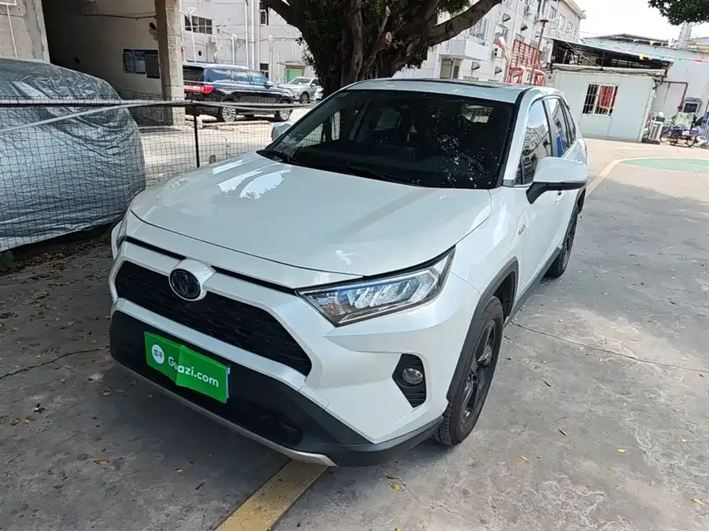 Toyota RAV4 — фото 8