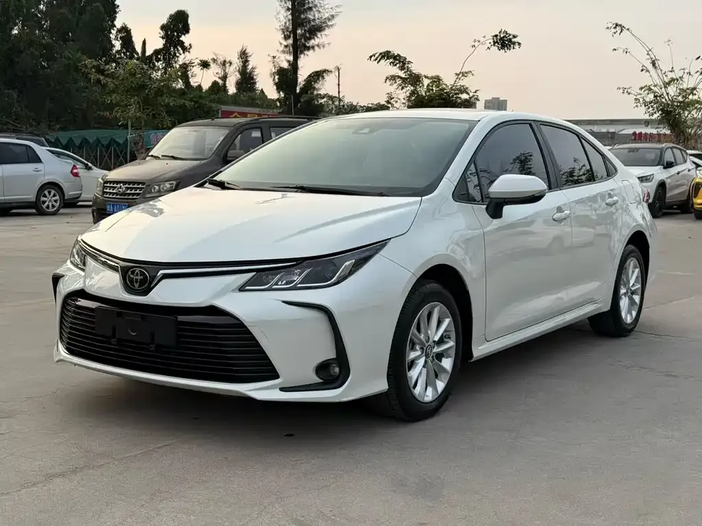 Toyota Corolla — фото 1