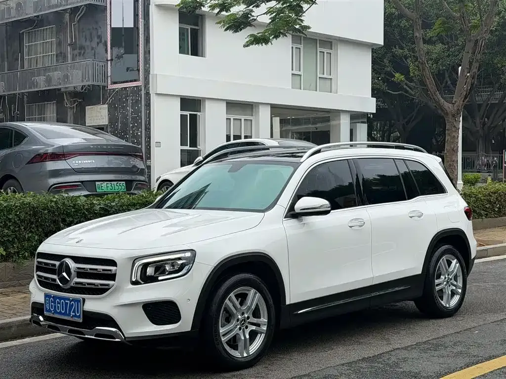Mercedes-Benz GLB — фото 1