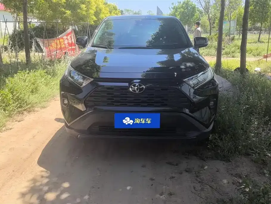 Toyota RAV4 — фото 1