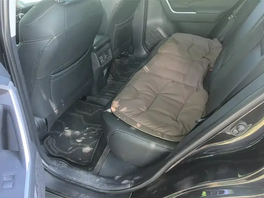 Toyota RAV4 — фото 10