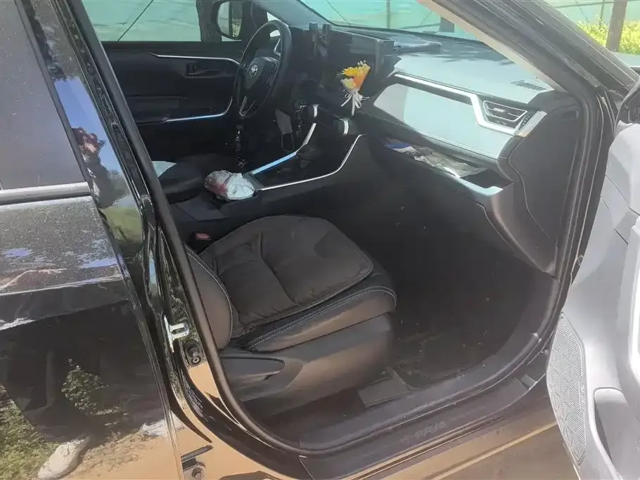Toyota RAV4 — фото 5