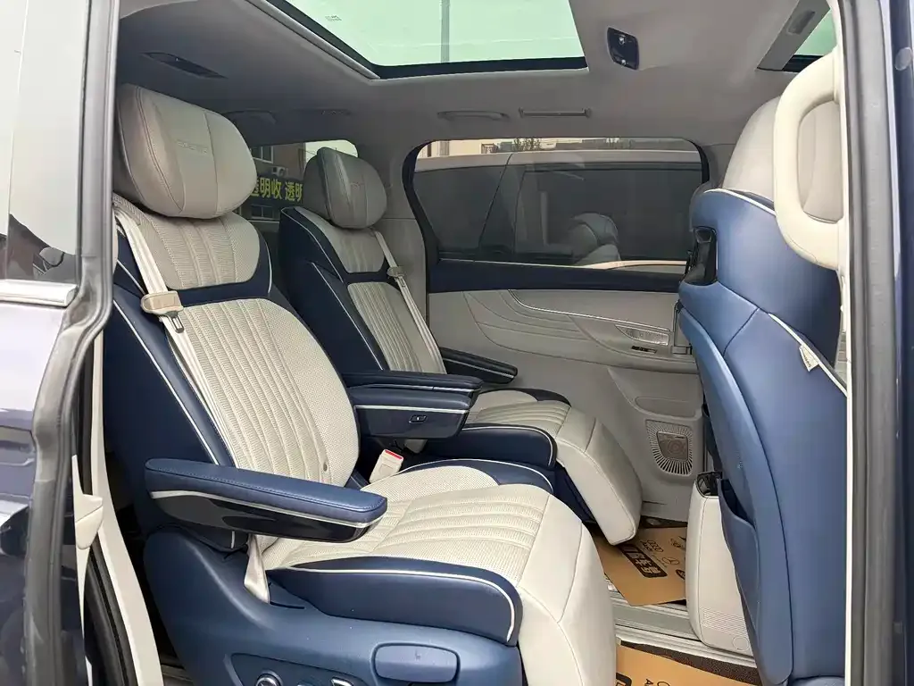 Roewe iMAX8 — фото 2