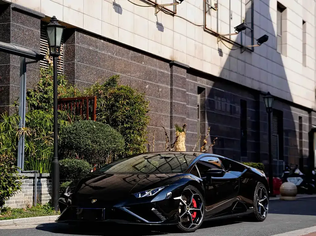 Lamborghini Huracan — фото 1