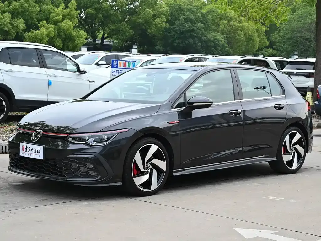 Volkswagen Golf GTI — фото 1