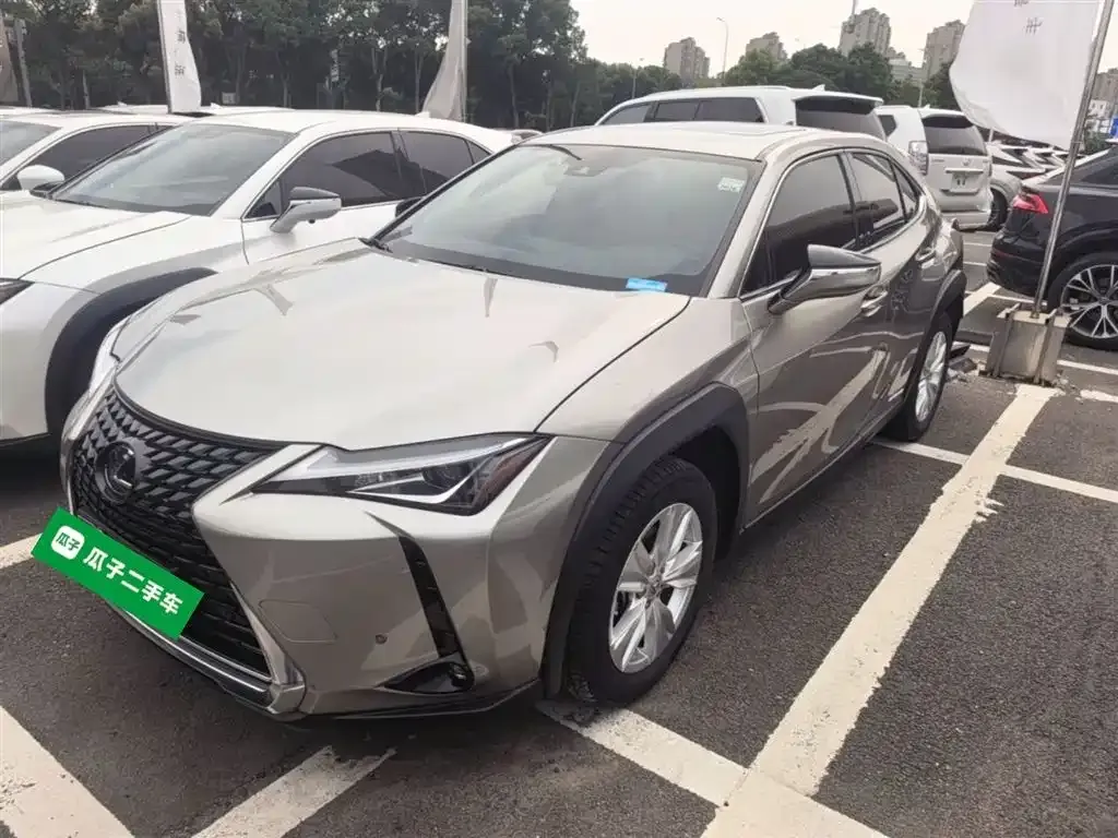 Lexus UX — фото 1