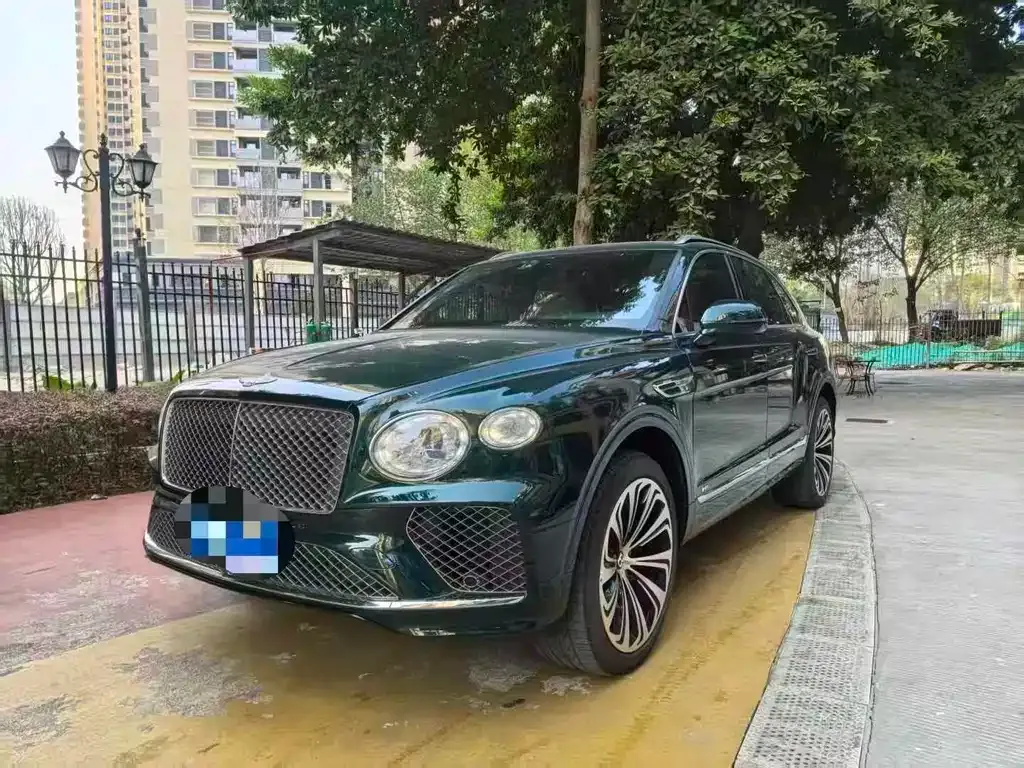 Bentley Bentayga — фото 1
