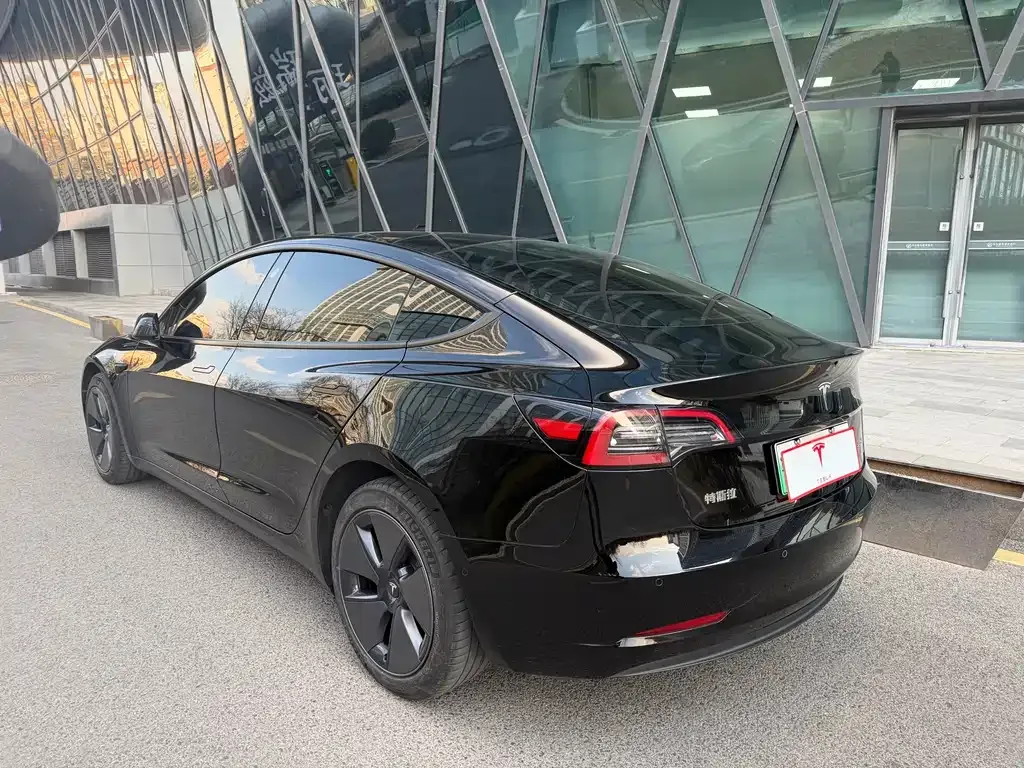 Tesla Model 3 — фото 5