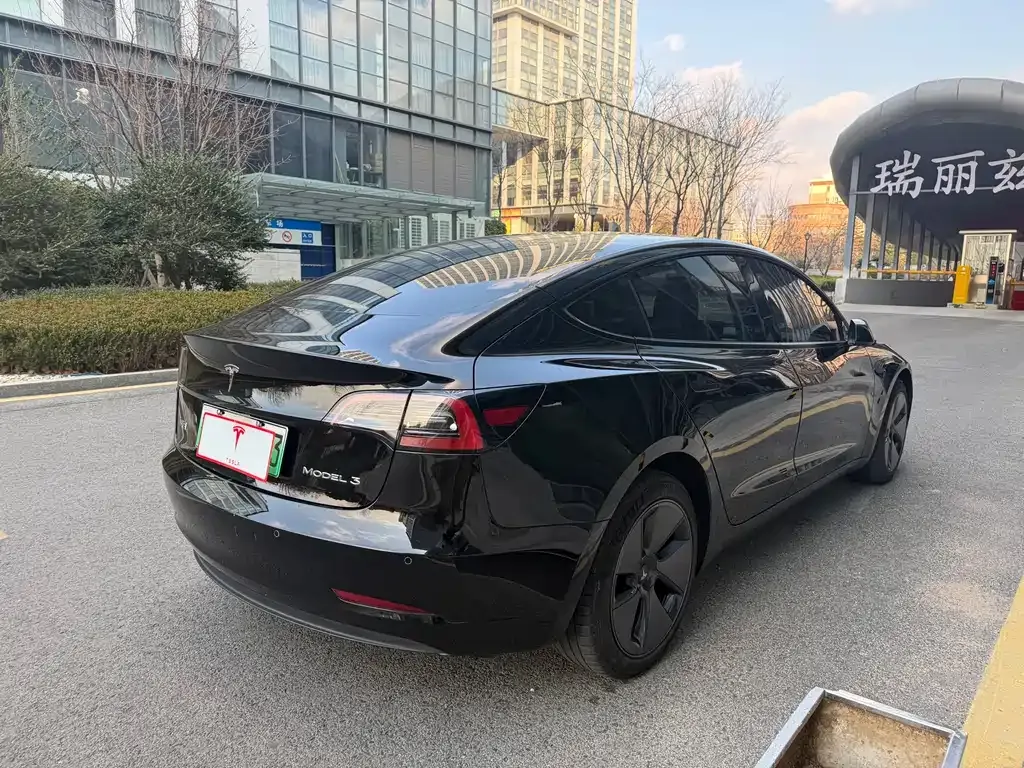 Tesla Model 3 — фото 6