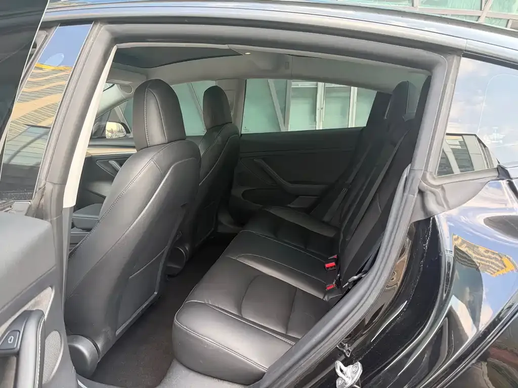 Tesla Model 3 — фото 3