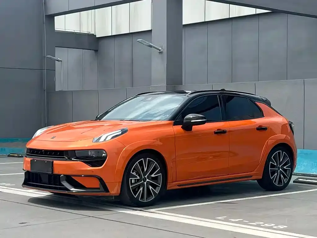 Lynk & Co 02 Hatchback — фото 1