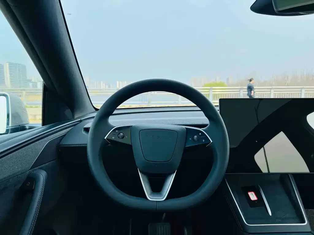 Tesla Model Y L — фото 3