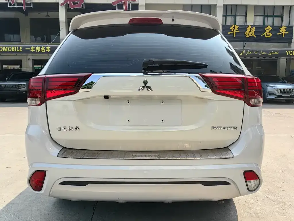 Mitsubishi Outlander — фото 7