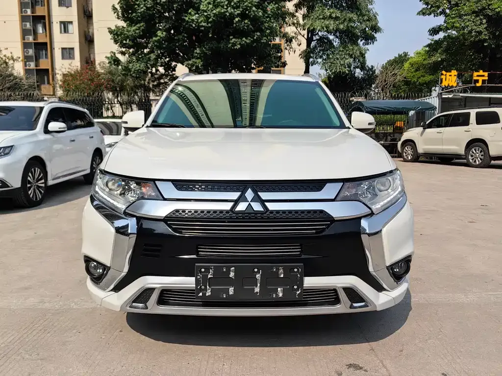 Mitsubishi Outlander — фото 6