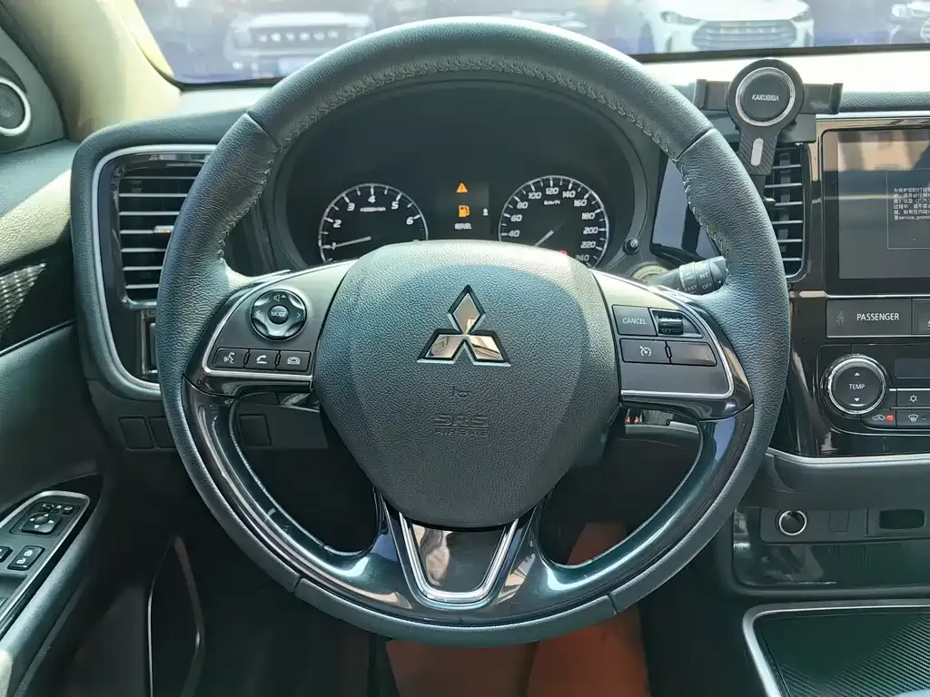 Mitsubishi Outlander — фото 9