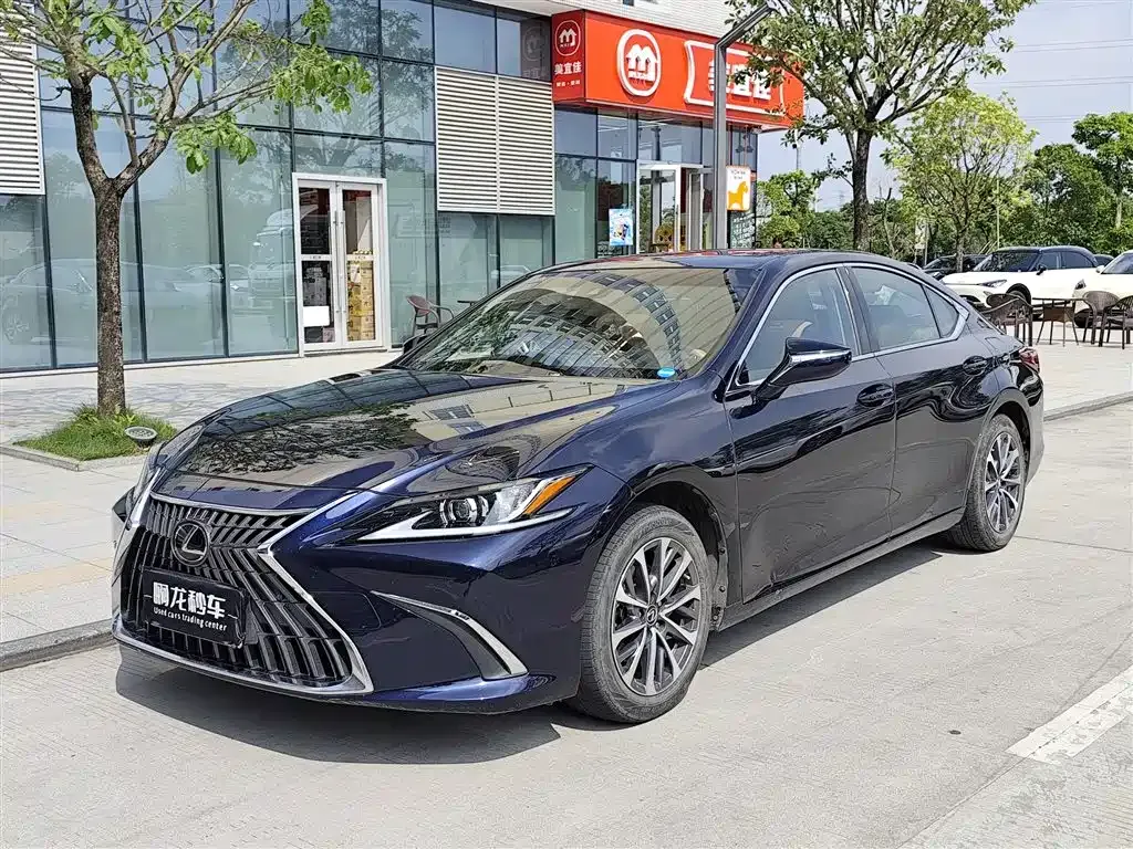 Lexus ES — фото 1