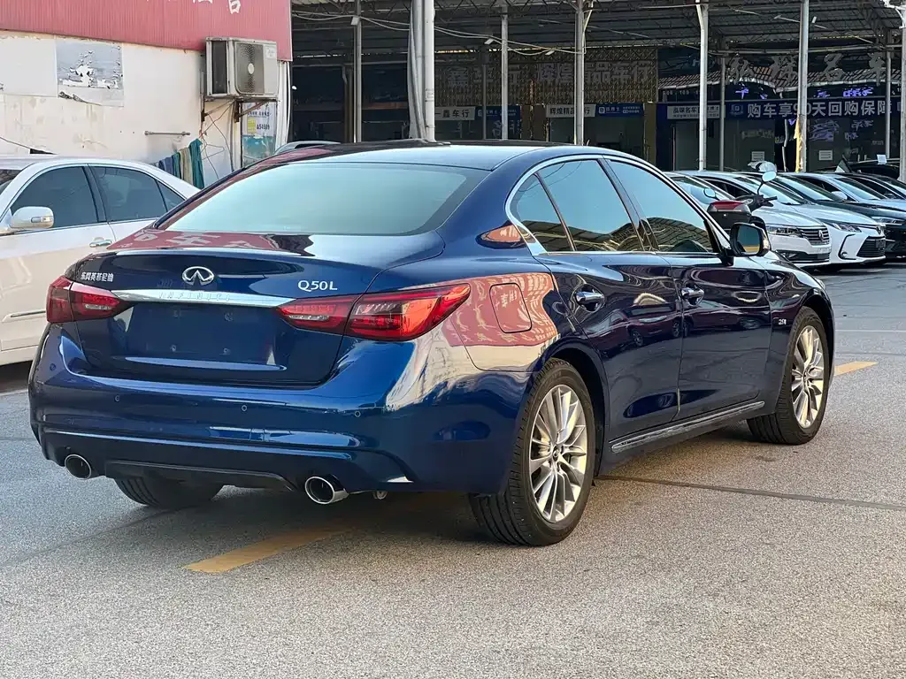Infiniti Q50L — фото 10