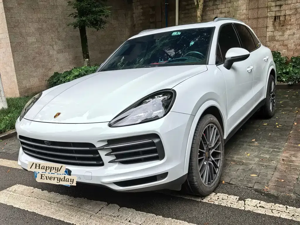 Porsche Cayenne — фото 1