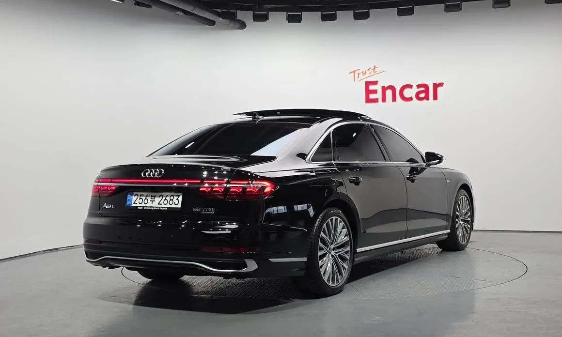 Audi A8 — фото 2
