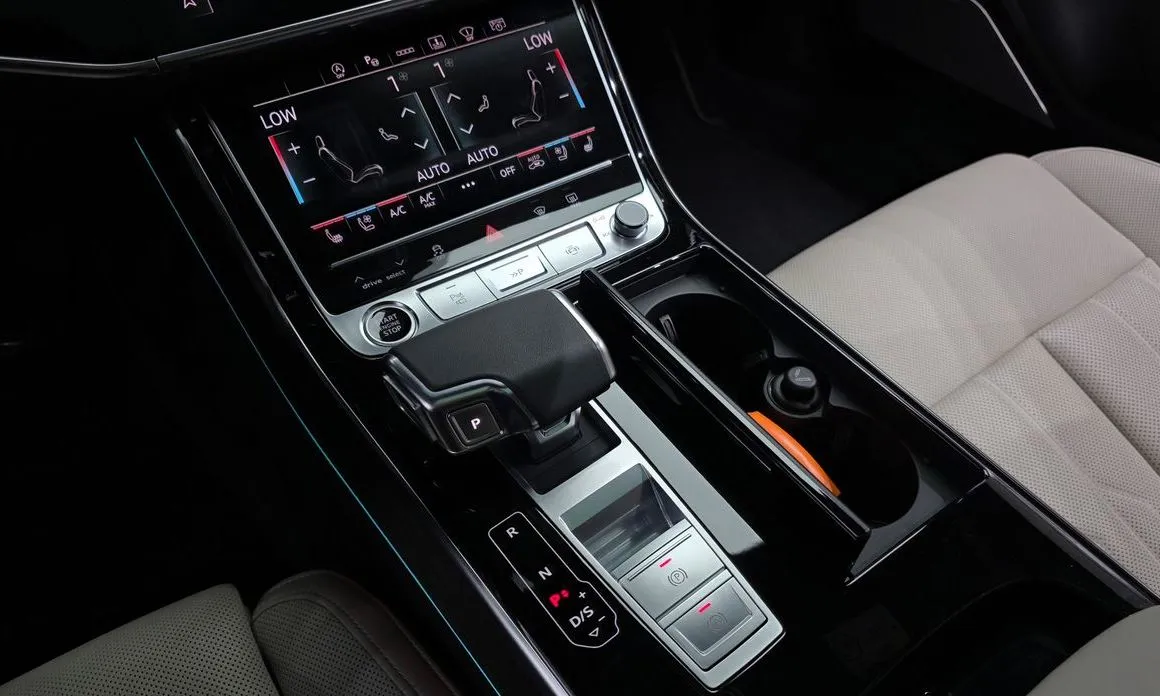Audi A8 — фото 4