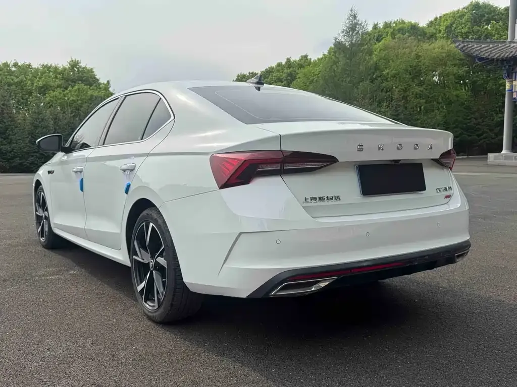 Skoda Octavia — фото 2