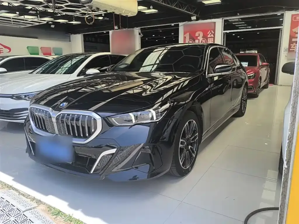 BMW 5 Series — фото 1