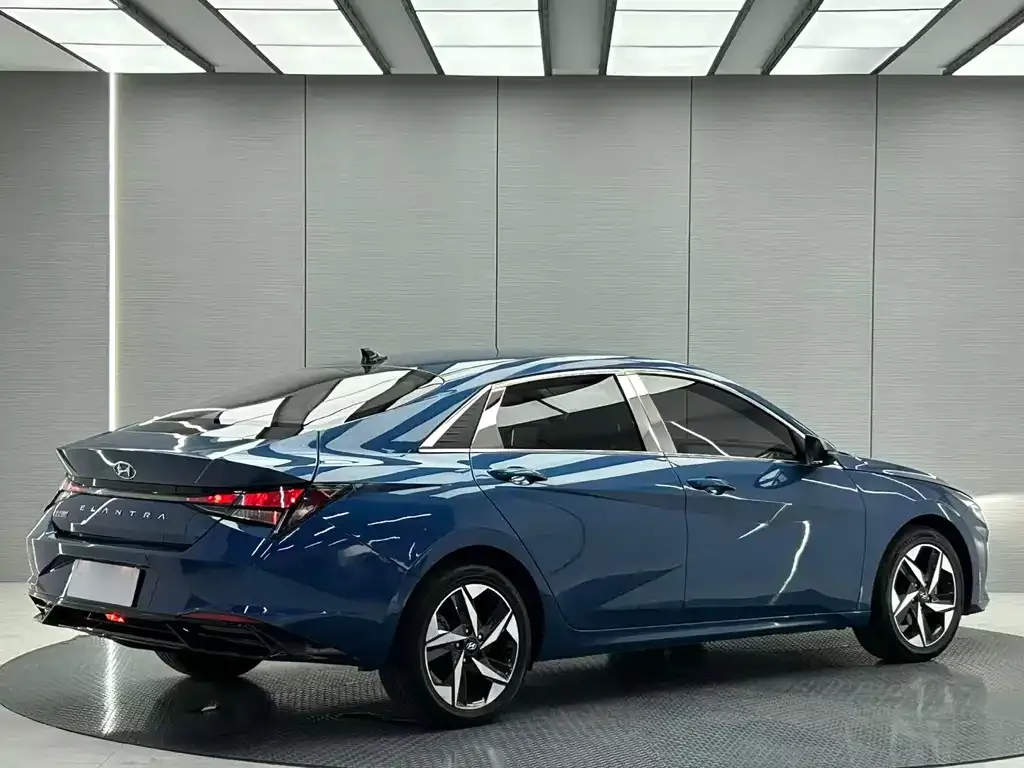 Hyundai Elantra — фото 8