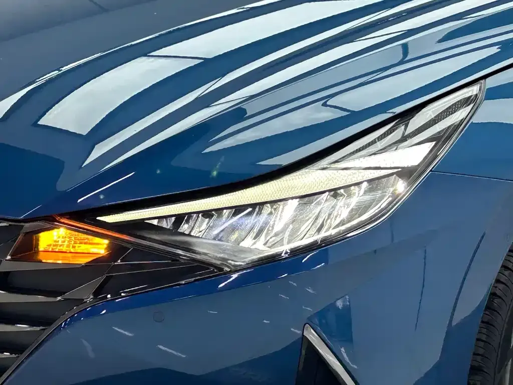 Hyundai Elantra — фото 4