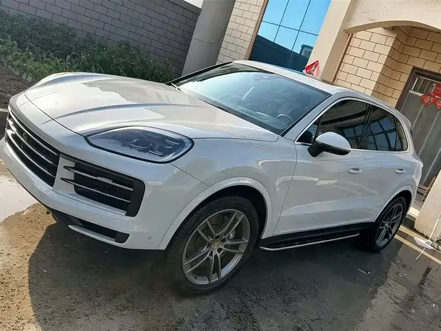 Porsche Cayenne — фото 1