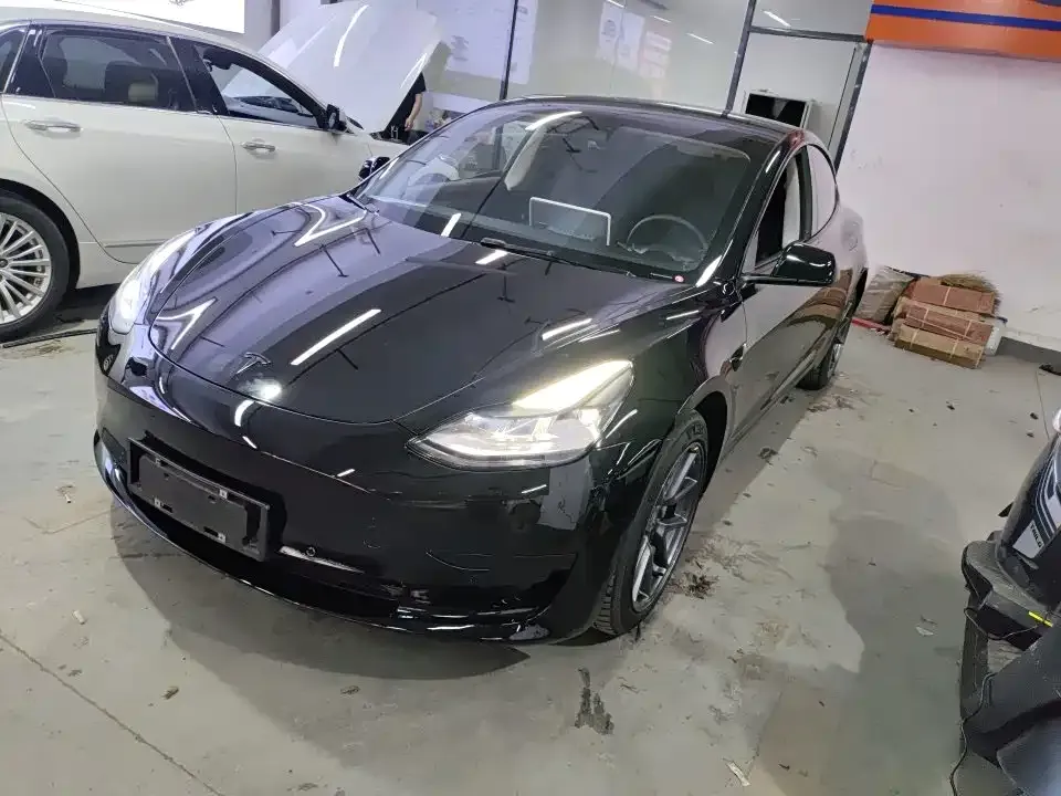 Tesla Model 3 — фото 1