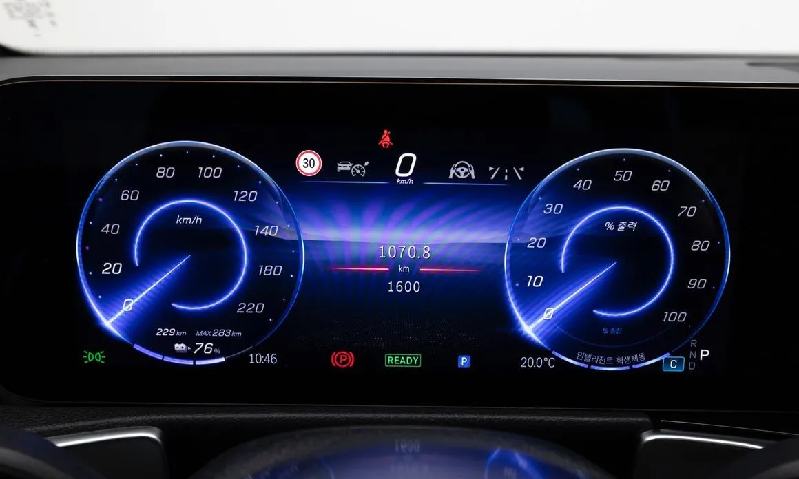 Mercedes-Benz EQB — фото 10