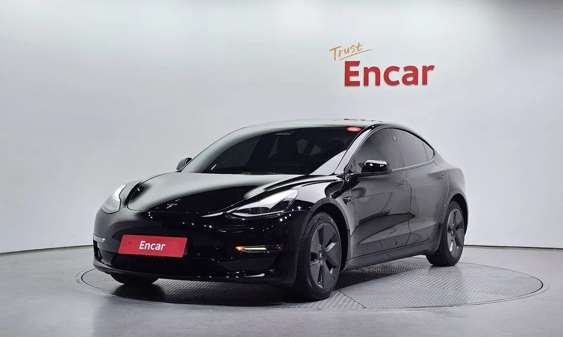 Tesla Model 3 — фото 1