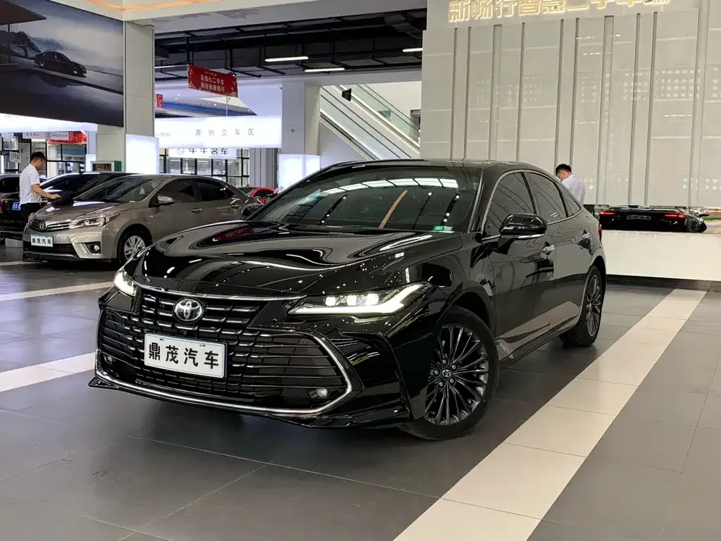 Toyota Avalon — фото 1