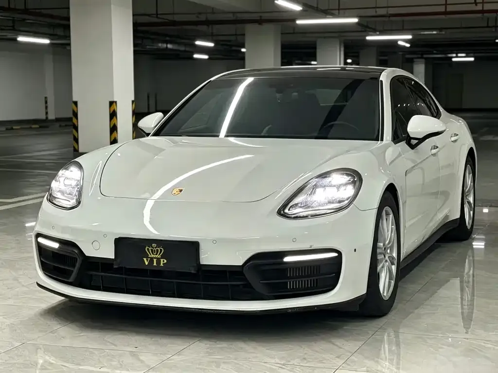 Porsche Panamera — фото 1