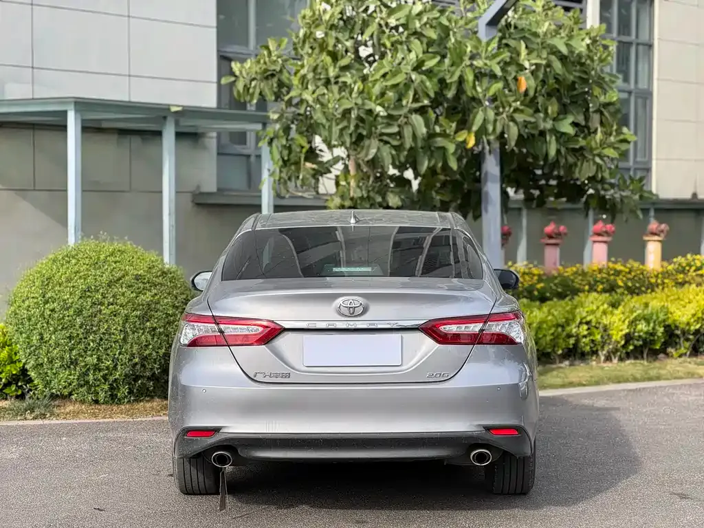 Toyota Camry — фото 10