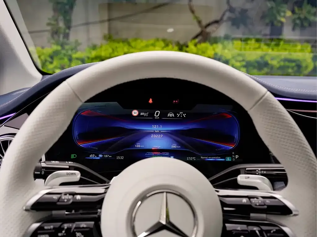 Mercedes-Benz EQE AMG — фото 3