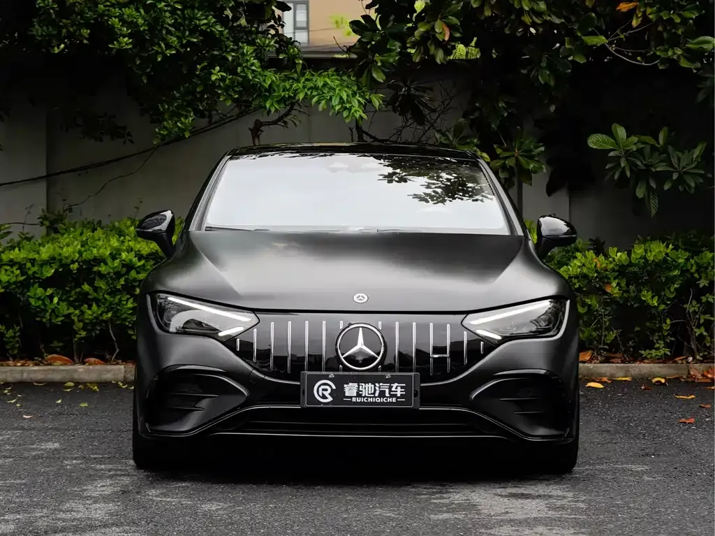 Mercedes-Benz EQE AMG — фото 10