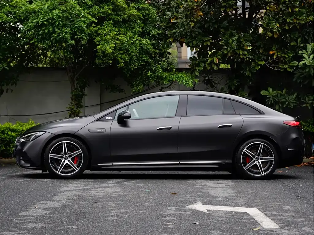 Mercedes-Benz EQE AMG — фото 8