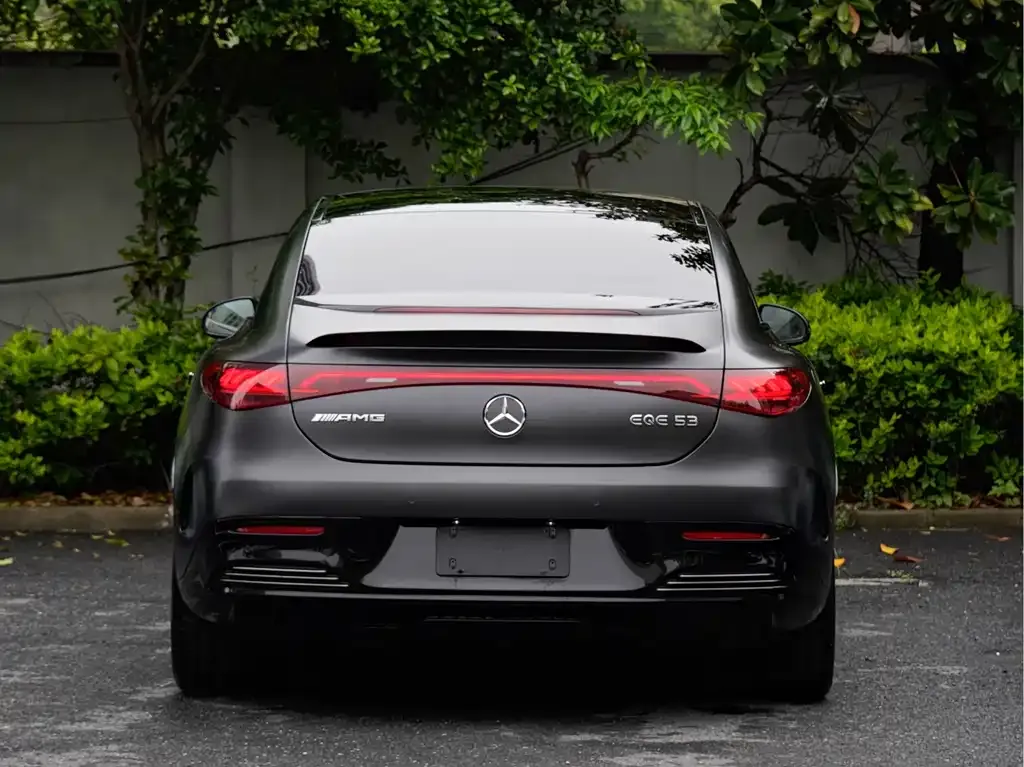 Mercedes-Benz EQE AMG — фото 4