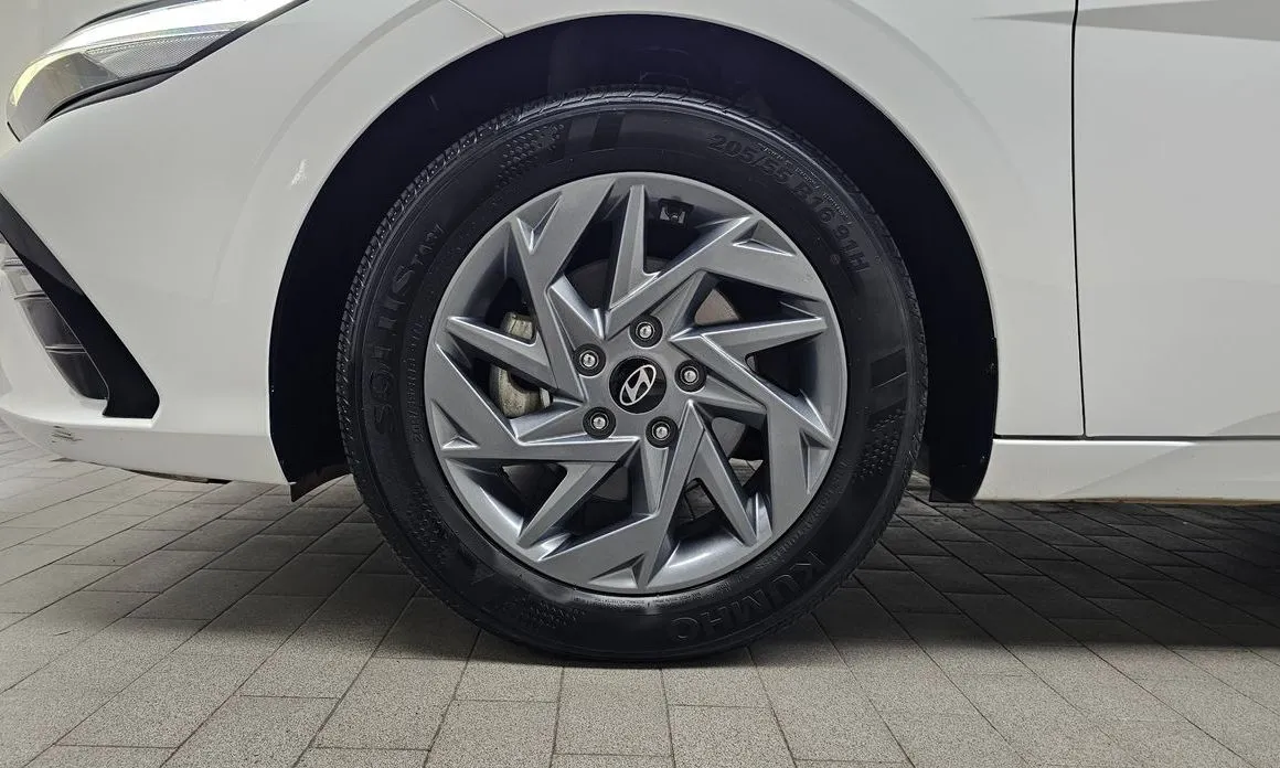 Hyundai AVANTE — фото 3