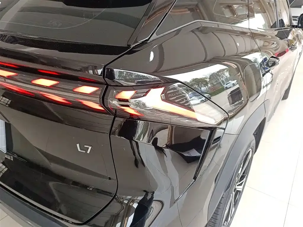 Geely Galaxy L7 — фото 10