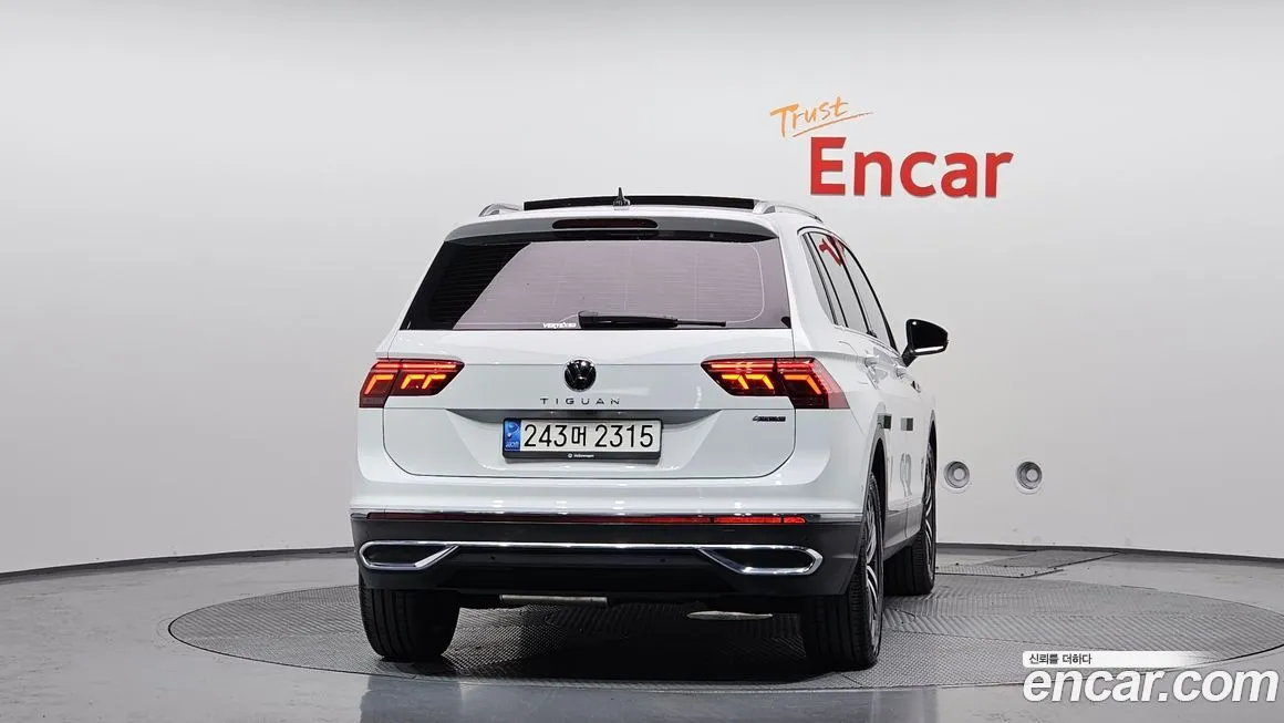 Volkswagen Tiguan — фото 4