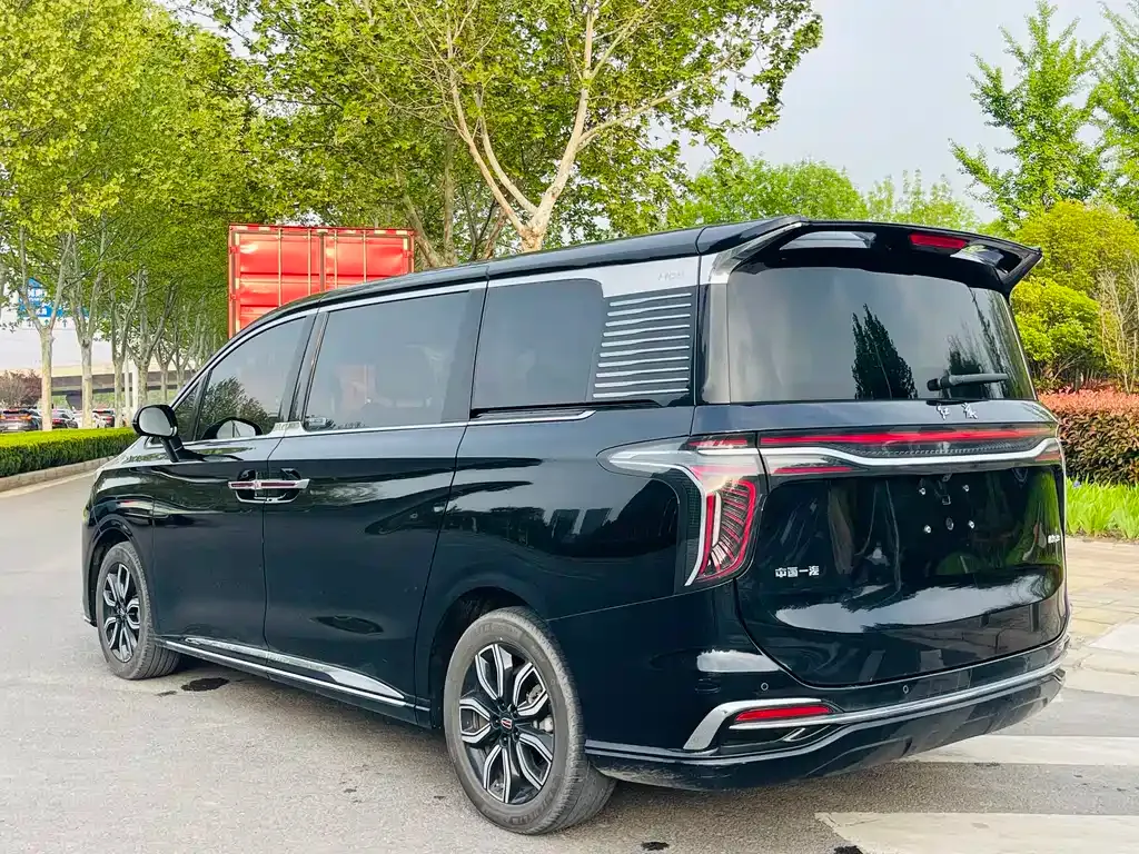 Hongqi HQ9 — фото 10